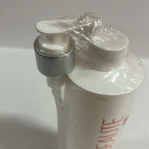 Consult Beaute Caviae Cleanser - Picture 5 of 5